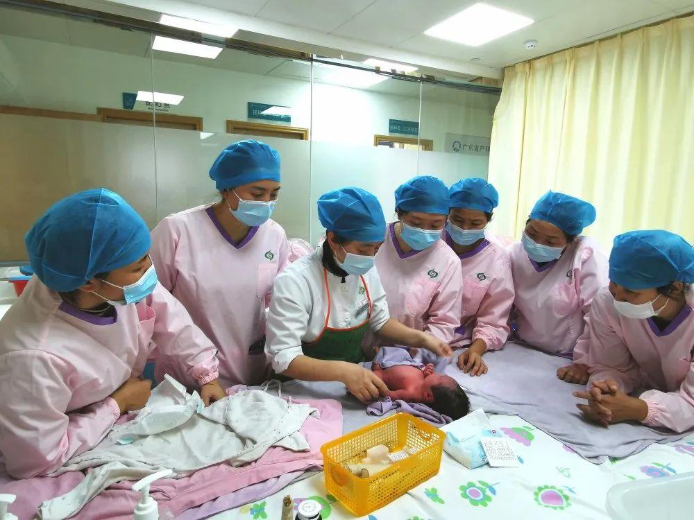 阿拉山口市妇婴监护型护送